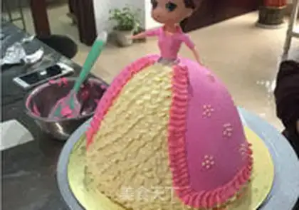 Make Double-coloured Barbie cake step 6