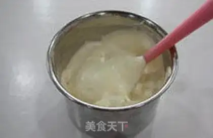 Make Strawberry cream cake step 4