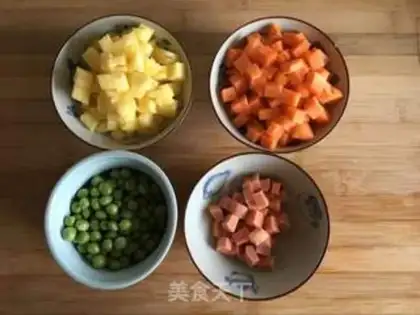 Make Pineapple rice step 2