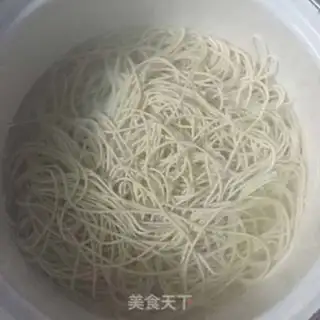 Make Noodle burger step 1