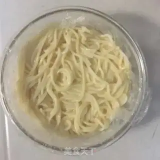 Make Noodle burger step 5