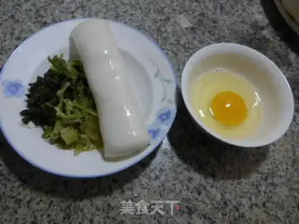 Make Eggs and snowbread soup step 0