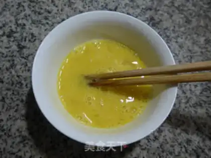 Make Eggs and snowbread soup step 2