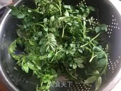 Make Pretzel sprouts and eggs step 0