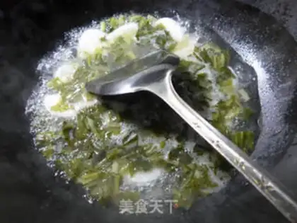 Make Eggs and snowbread soup step 6