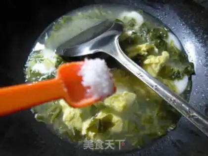 Make Eggs and snowbread soup step 8