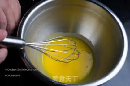 Make A double-coloured twilight cake step 2