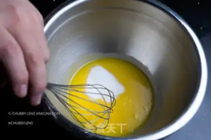 Make A double-coloured twilight cake step 3