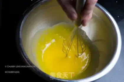 Make A double-coloured twilight cake step 4