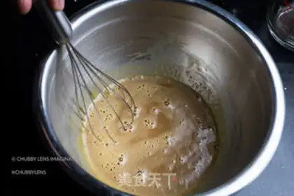 Make A double-coloured twilight cake step 5