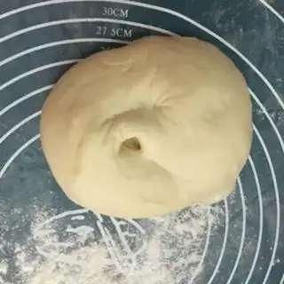 Make A big shrimp pizza with sausages step 1