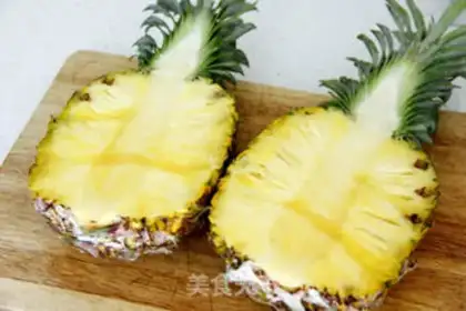 Make Fresh strawberry pineapple milkshake step 1