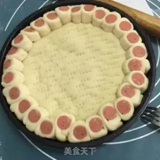 Make A big shrimp pizza with sausages step 7