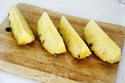 Make Fresh strawberry pineapple milkshake step 3