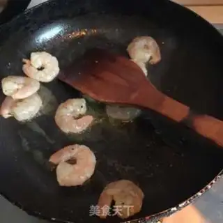 Make A big shrimp pizza with sausages step 8