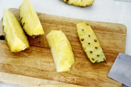 Make Fresh strawberry pineapple milkshake step 4