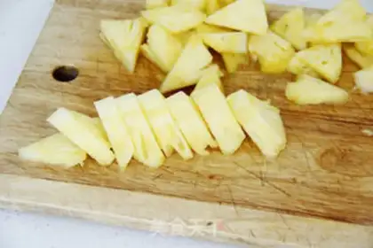 Make Fresh strawberry pineapple milkshake step 5