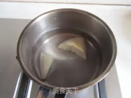 Make Wild celery spring rolls step 1