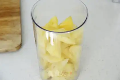 Make Fresh strawberry pineapple milkshake step 8