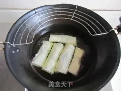 Make Wild celery spring rolls step 8