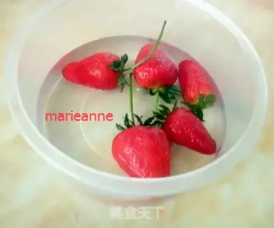 Make Strawberry roses step 0