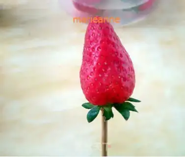 Make Strawberry roses step 1