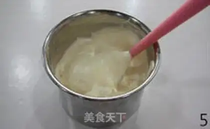 Make Strawberry cake step 3