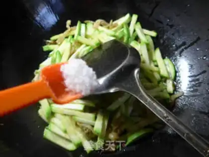 Make Onion egg fried rice step 2