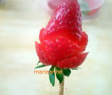 Make Strawberry roses step 4