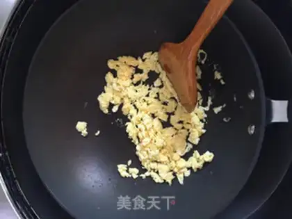 Make Onion egg fried rice step 5