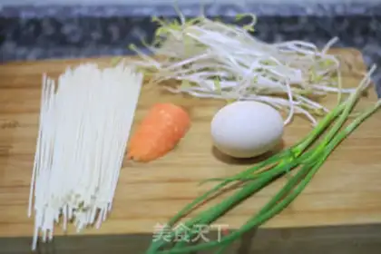 Make Three pieces of noodles step 0