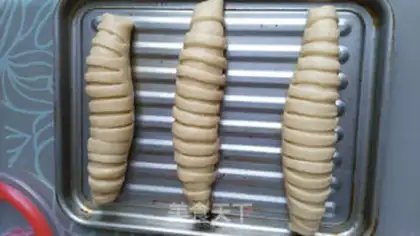 Make Mountain medicine, caterpillar step 7