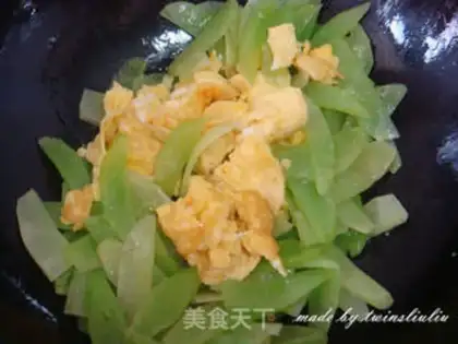 Make Fried eggs step 4