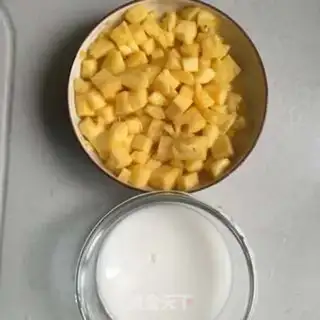 Make pineapple pie step 1