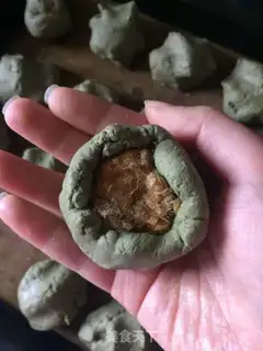 Make The pine balls, the yellow pack step 13