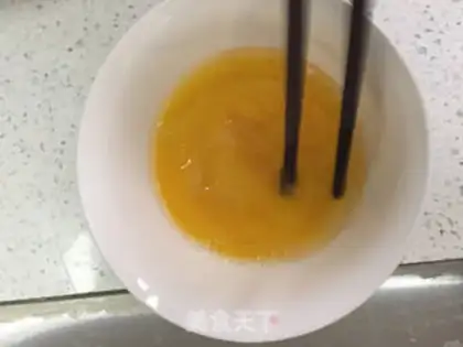 Make Pineapple rice step 1