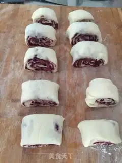Make The croquettes cut the buns step 3