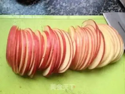 Make Apple roses step 1