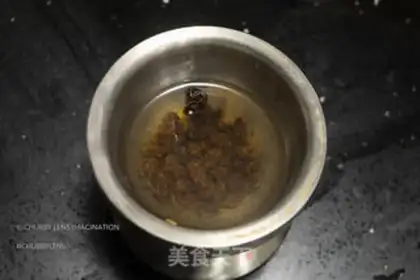 Make The gravy of gold and garlic venom step 1