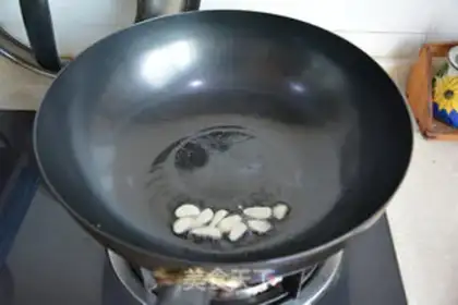 Make Weenie fried Dutch beans step 2