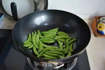 Make Weenie fried Dutch beans step 3
