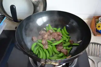 Make Weenie fried Dutch beans step 4