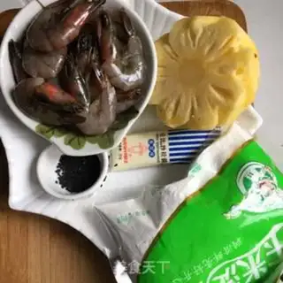 Make Pineapple and shrimp step 0