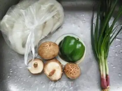 Make Pepper mushrooms and intestinal powder step 0