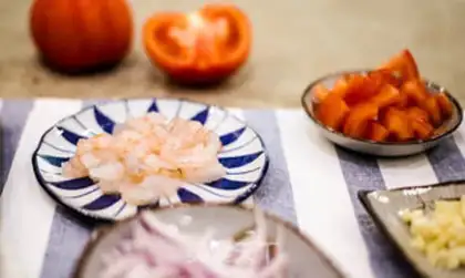 Make Tomato shrimp pasta step 0