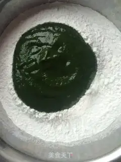 Make The pine balls, the yellow pack step 4
