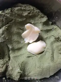 Make The pine balls, the yellow pack step 8