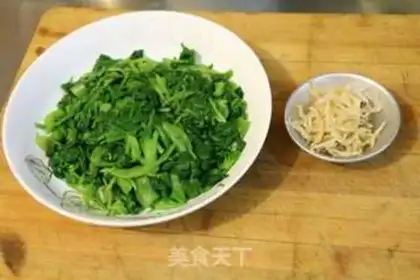 Make Spinach and silver fish step 0