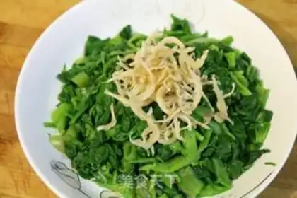 Make Spinach and silver fish step 1