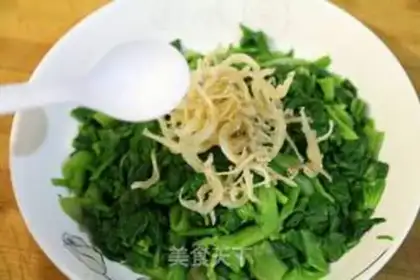 Make Spinach and silver fish step 2